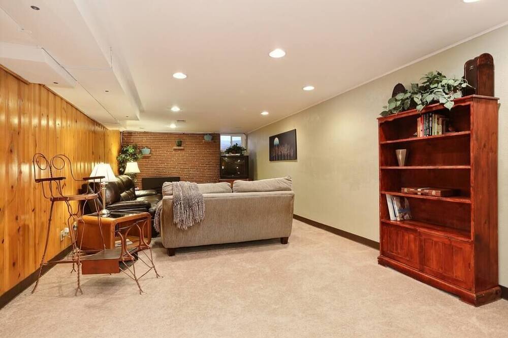 Photo of Bedroom in North Alameda
