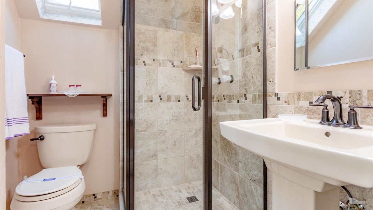 Photo of Bathroom in Golden