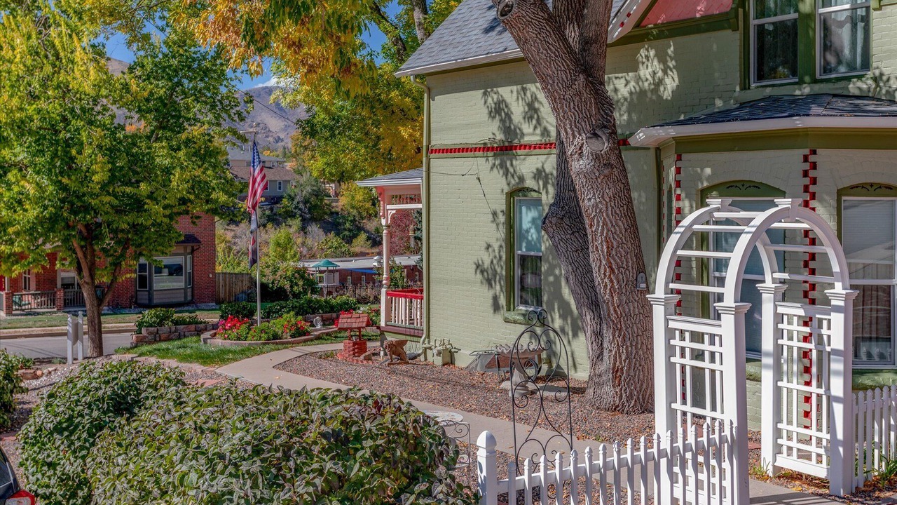 Photo of Outdoor in Golden