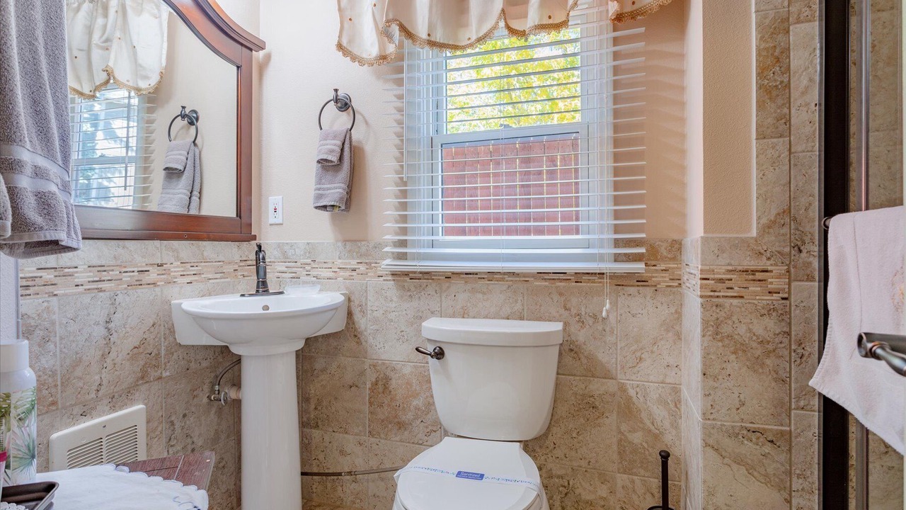 Photo of Bathroom in Golden