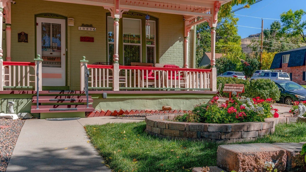 Photo of Outdoor in Golden