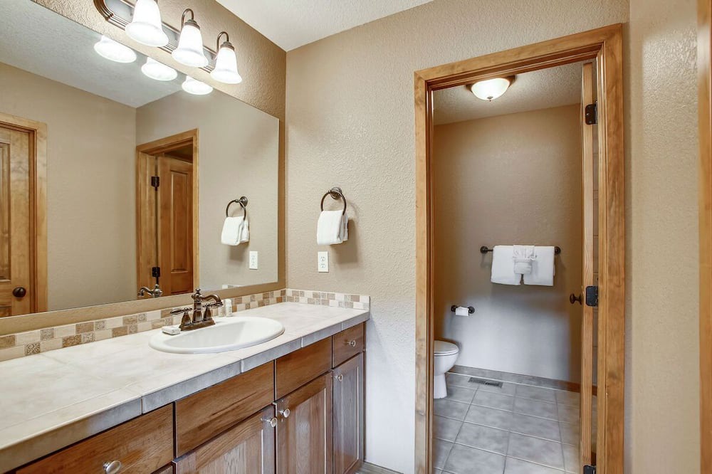 Photo of Bathroom in Rendezvous