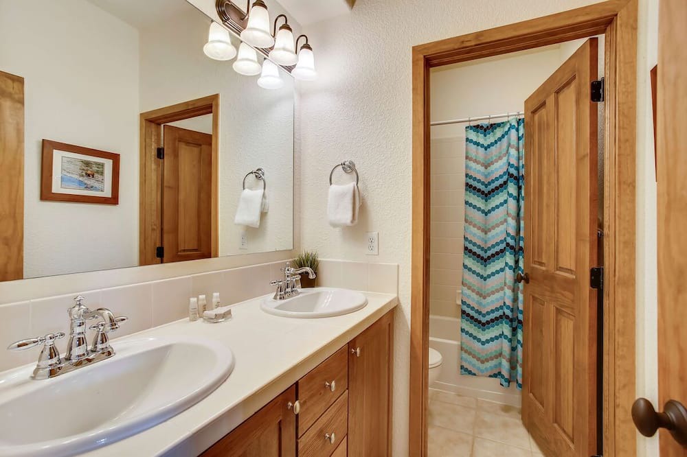 Photo of Bathroom in Rendezvous