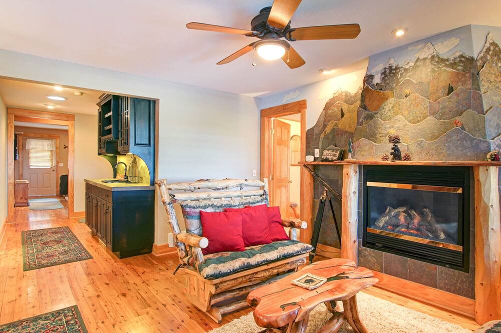 Photo of Livingroom in Estes Park