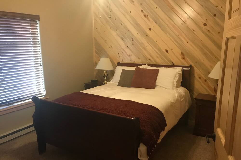 Photo of Bedroom in South Fork