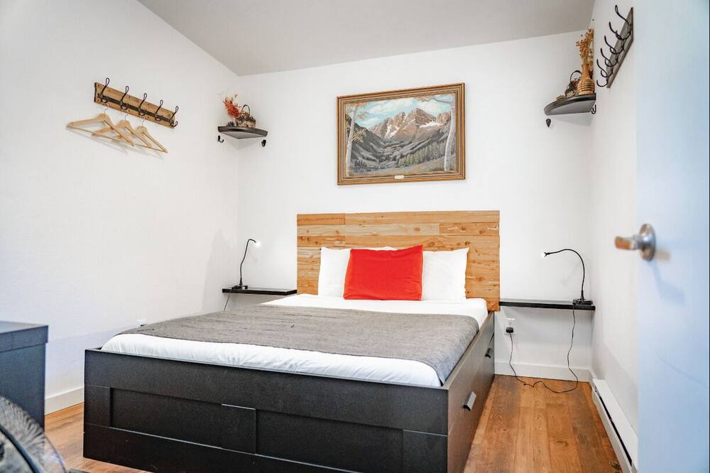 Photo of Bedroom in Idaho Springs