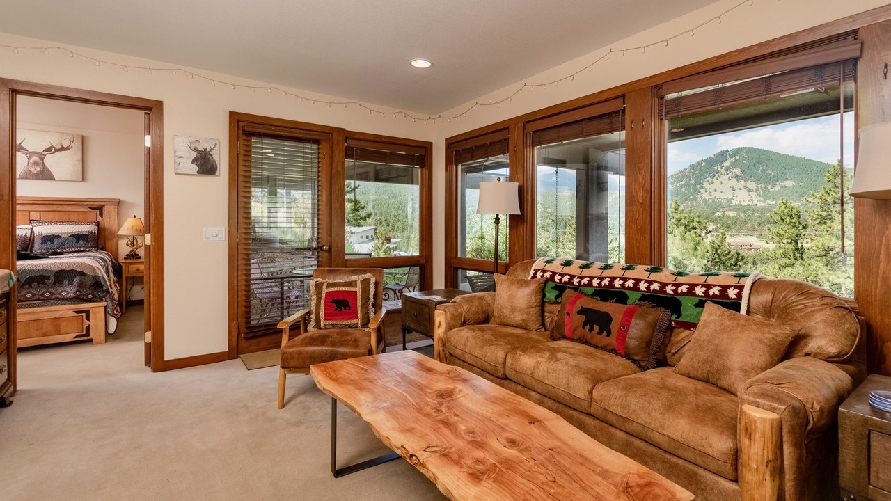 Photo of Livingroom in Windcliff Estates