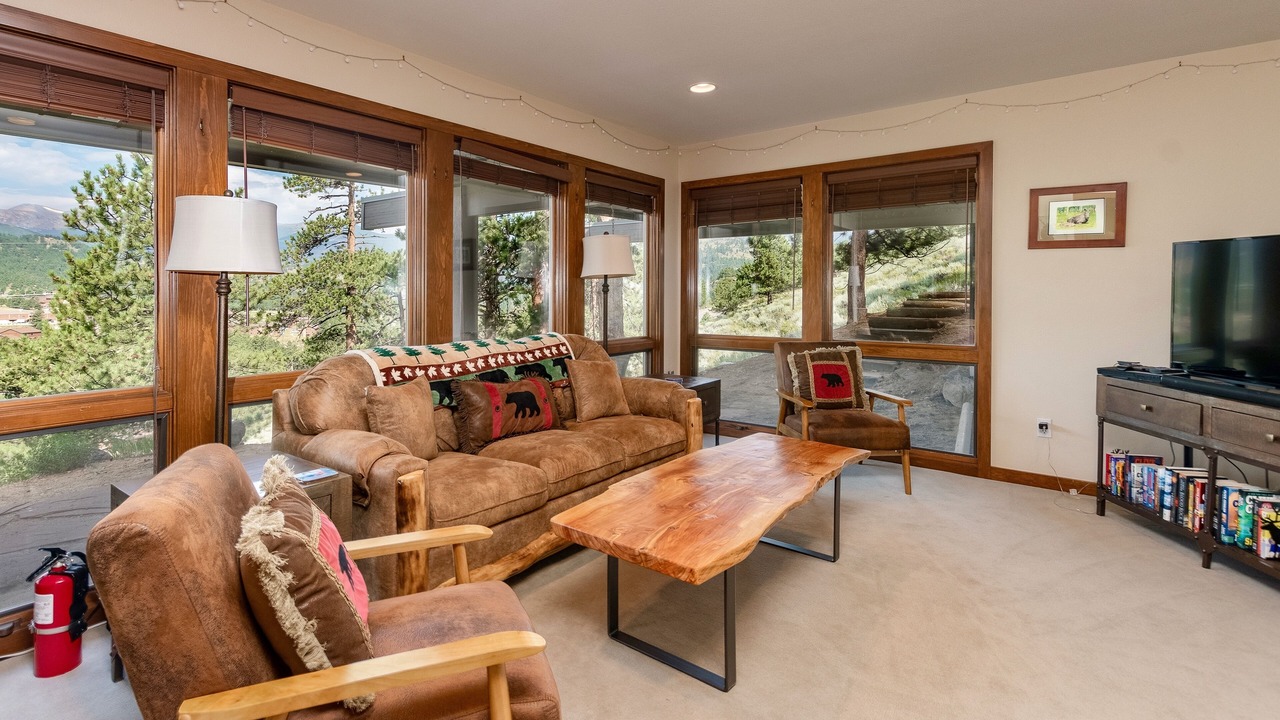 Photo of Livingroom in Windcliff Estates