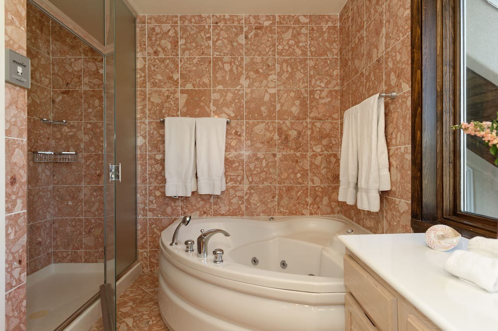 Photo of Bathroom in Brush Creek Village