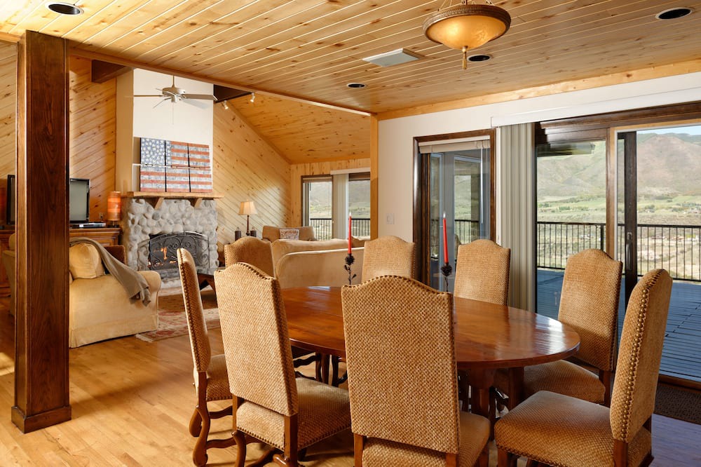 Photo of Livingroom in Brush Creek Village