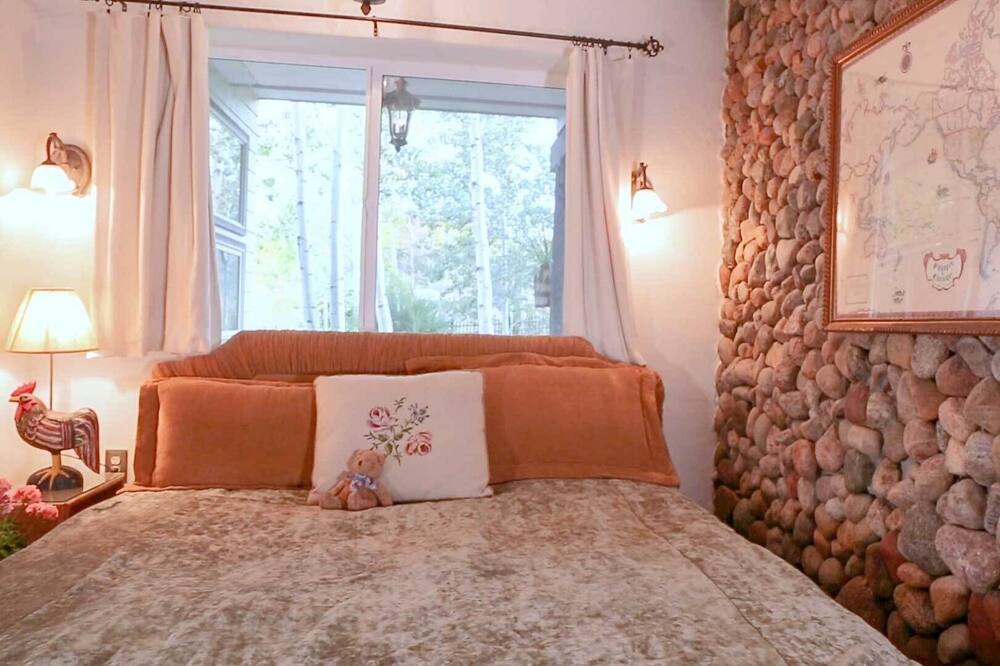 Photo of Bedroom in Woody Creek