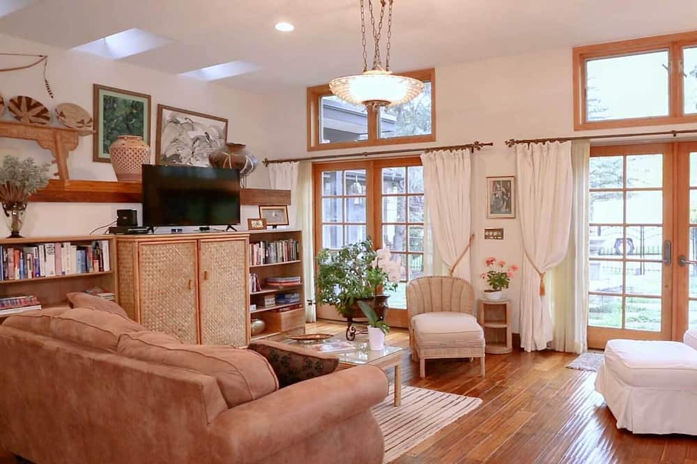Photo of Livingroom in Woody Creek