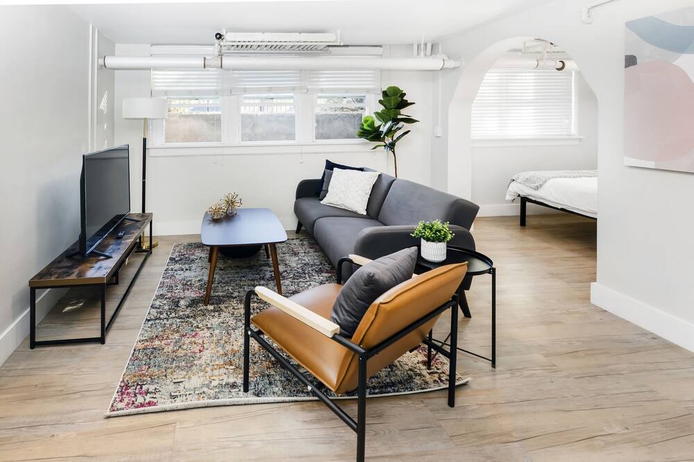 Photo of Livingroom in West Colfax