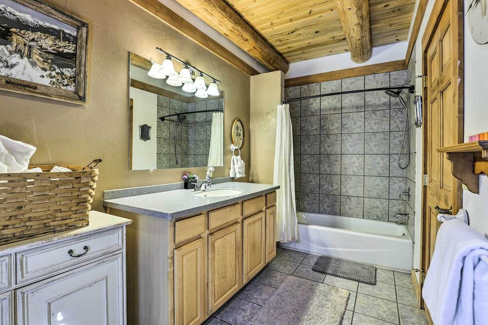 Photo of Bathroom in Quandary Village