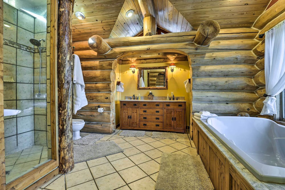 Photo of Bathroom in Quandary Village
