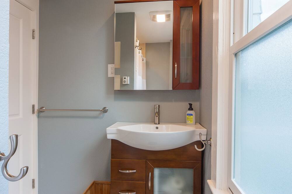 Photo of Bathroom in Central Boulder