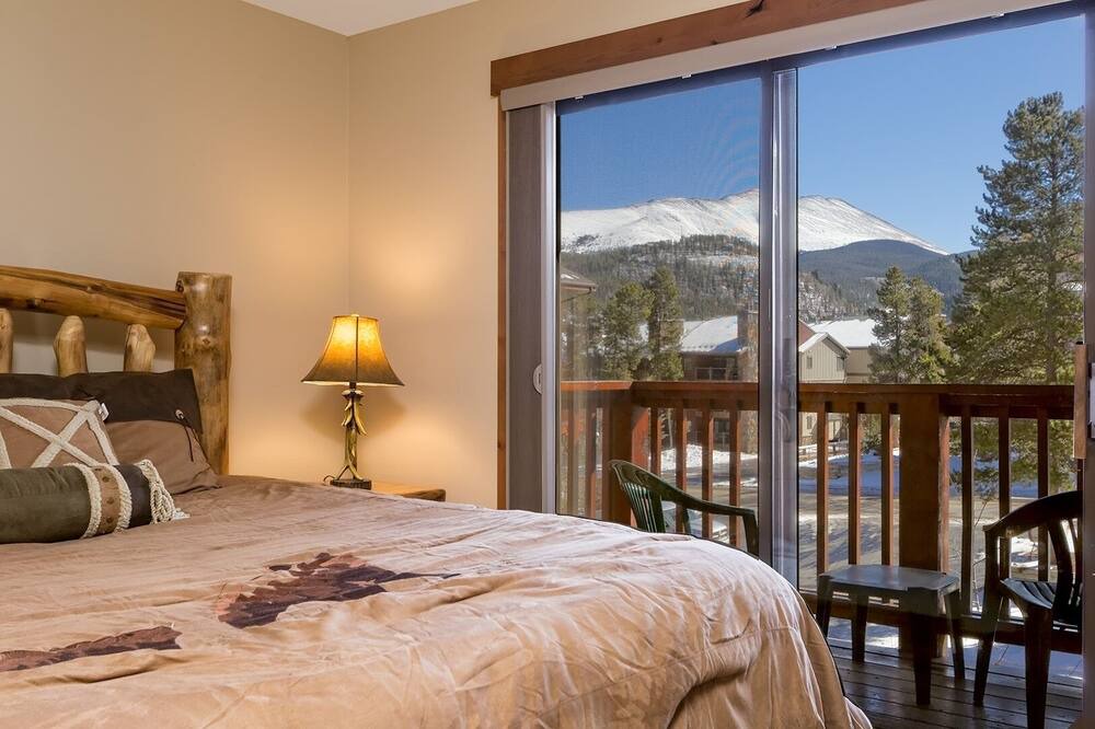Photo of Bedroom in Four O'Clock