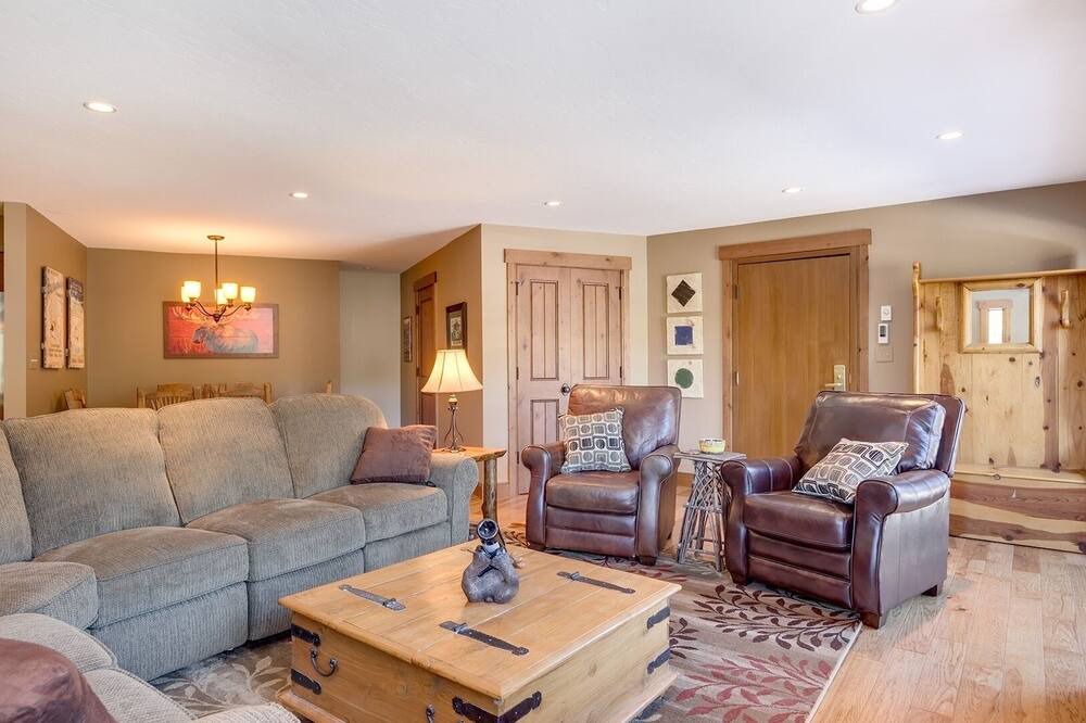 Photo of Livingroom in Four O'Clock