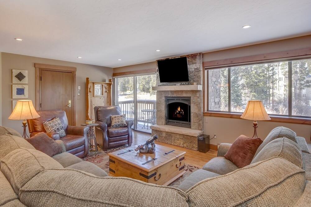Photo of Livingroom in Four O'Clock