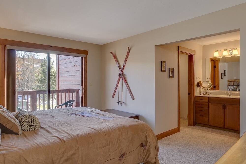 Photo of Bedroom in Four O'Clock