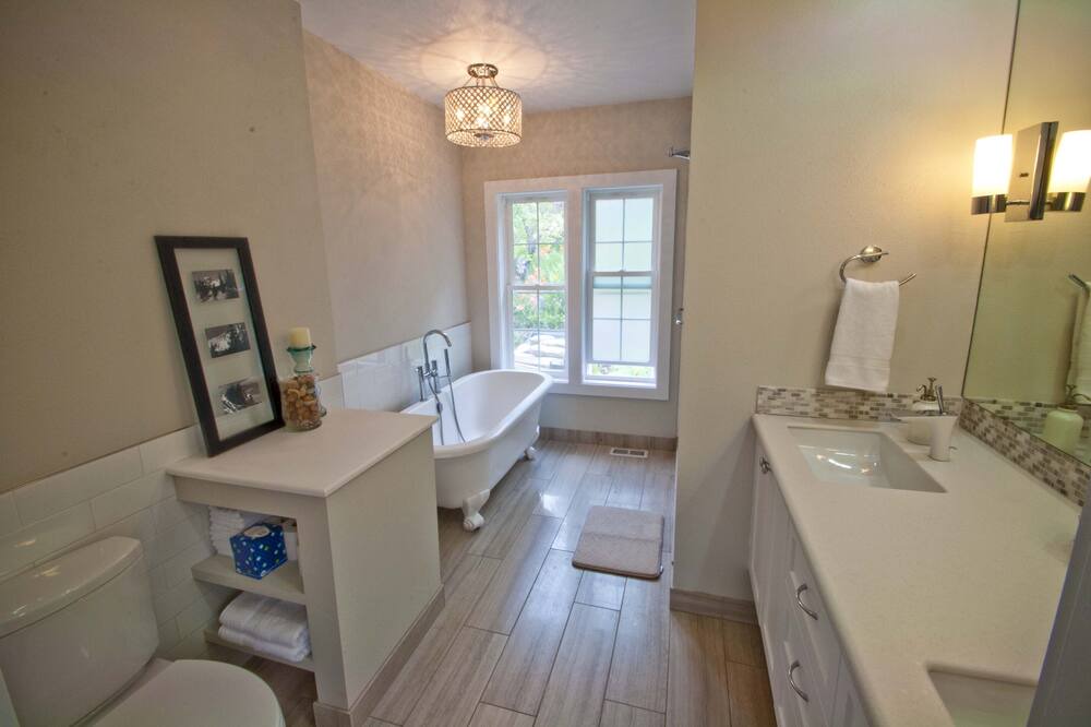 Photo of Bathroom in Panorama Heights