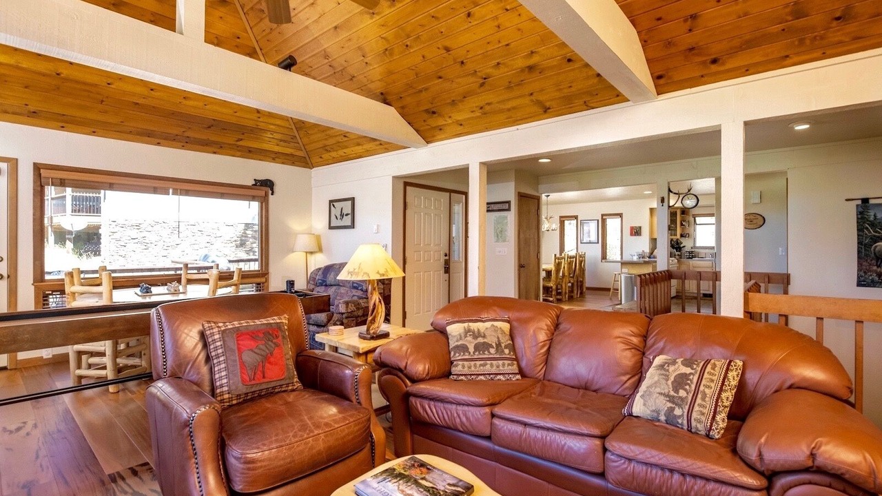 Photo of Livingroom in Windcliff Estates