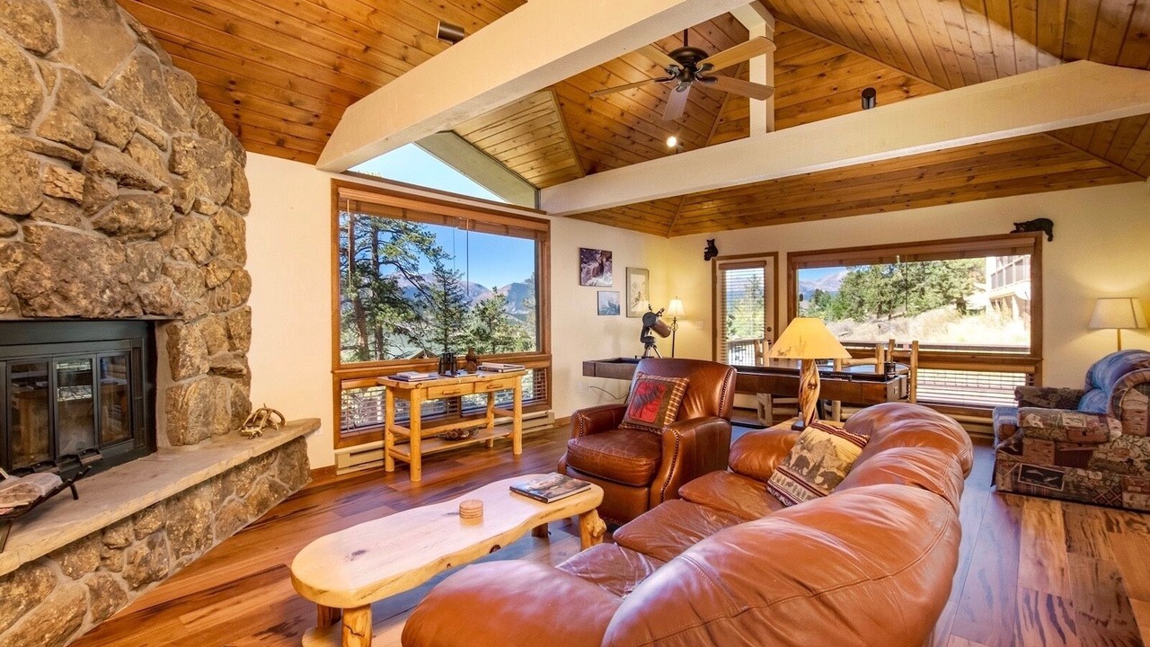 Photo of Livingroom in Windcliff Estates