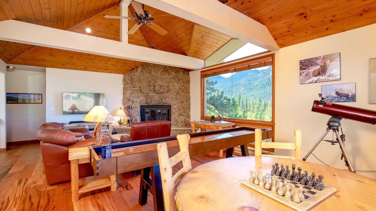 Photo of Livingroom in Windcliff Estates