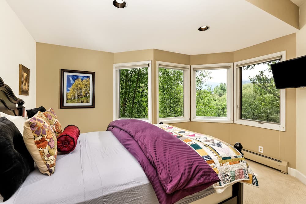 Photo of Bedroom in Red Mountain