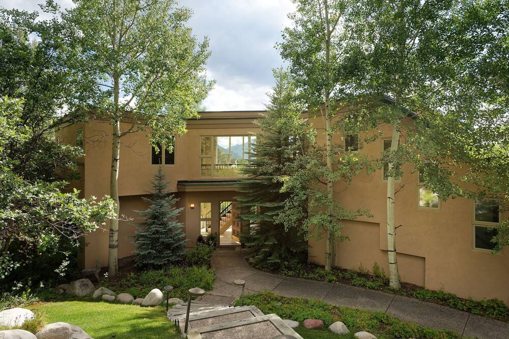 Photo of Outdoor in Red Mountain