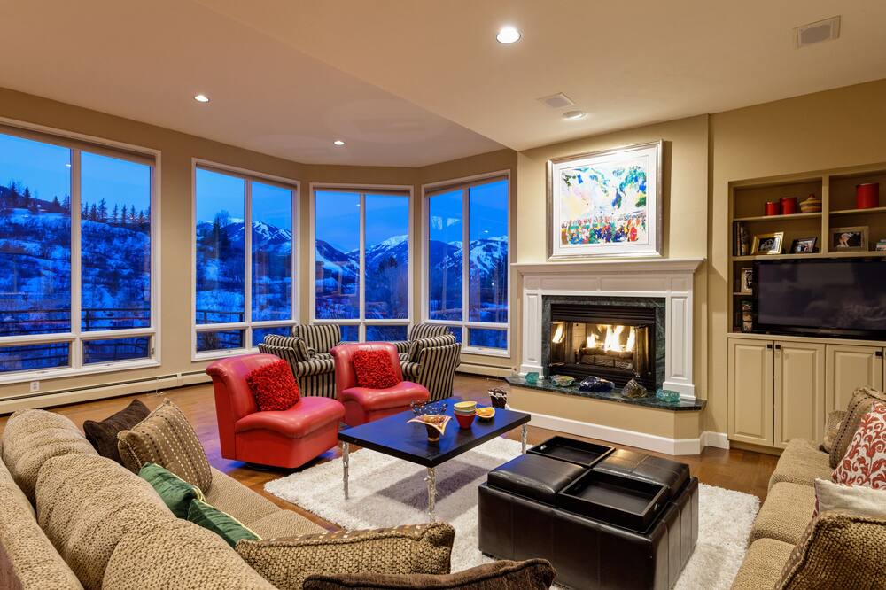 Photo of Livingroom in Red Mountain