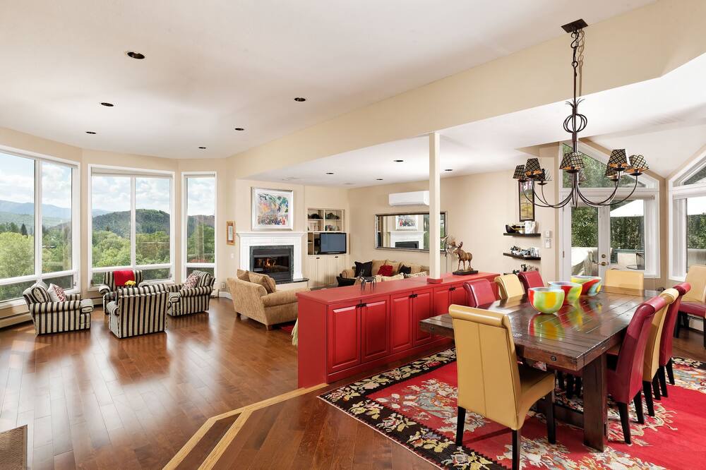 Photo of Livingroom in Red Mountain