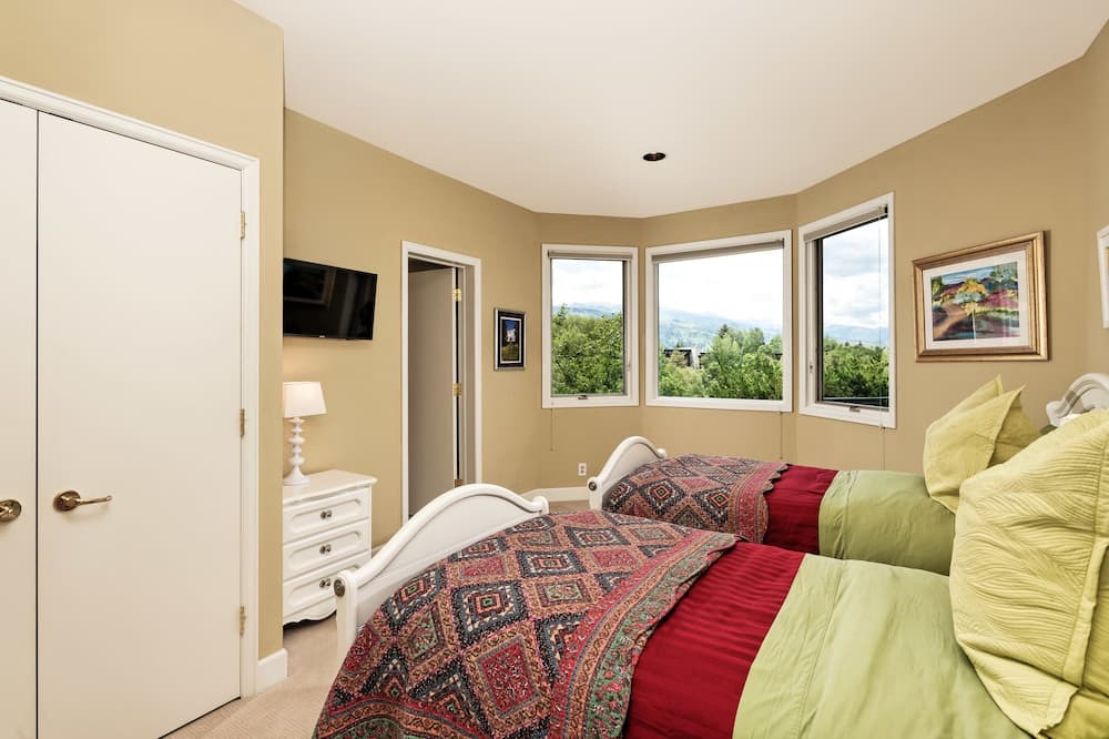 Photo of Bedroom in Red Mountain