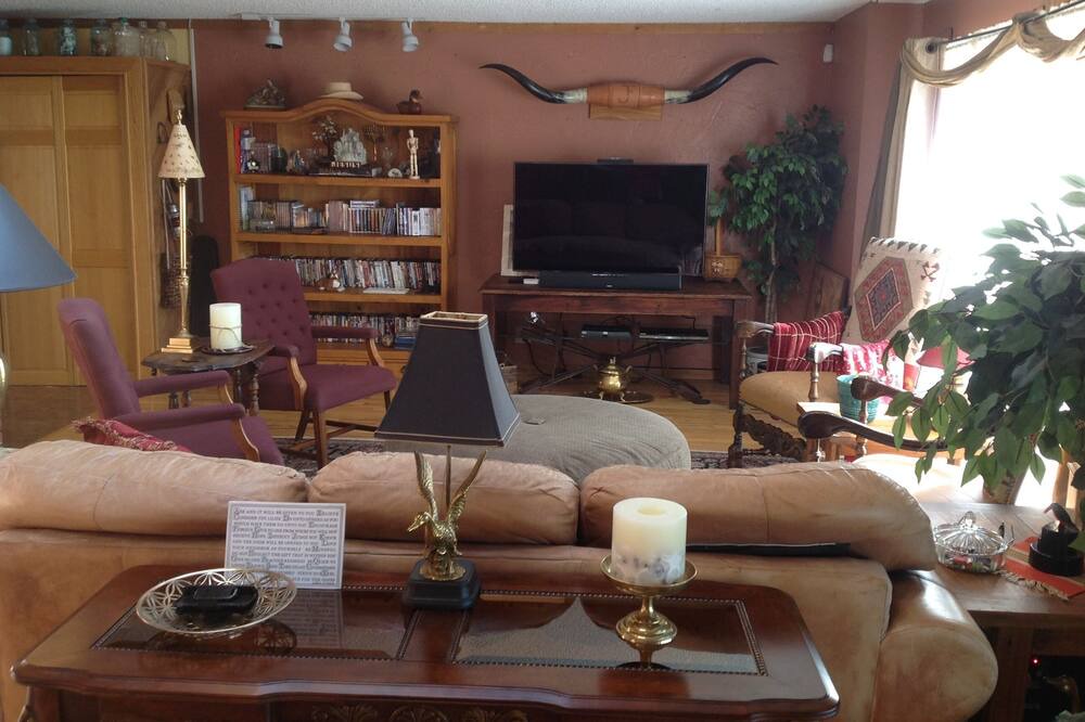 Photo of Livingroom in Divide