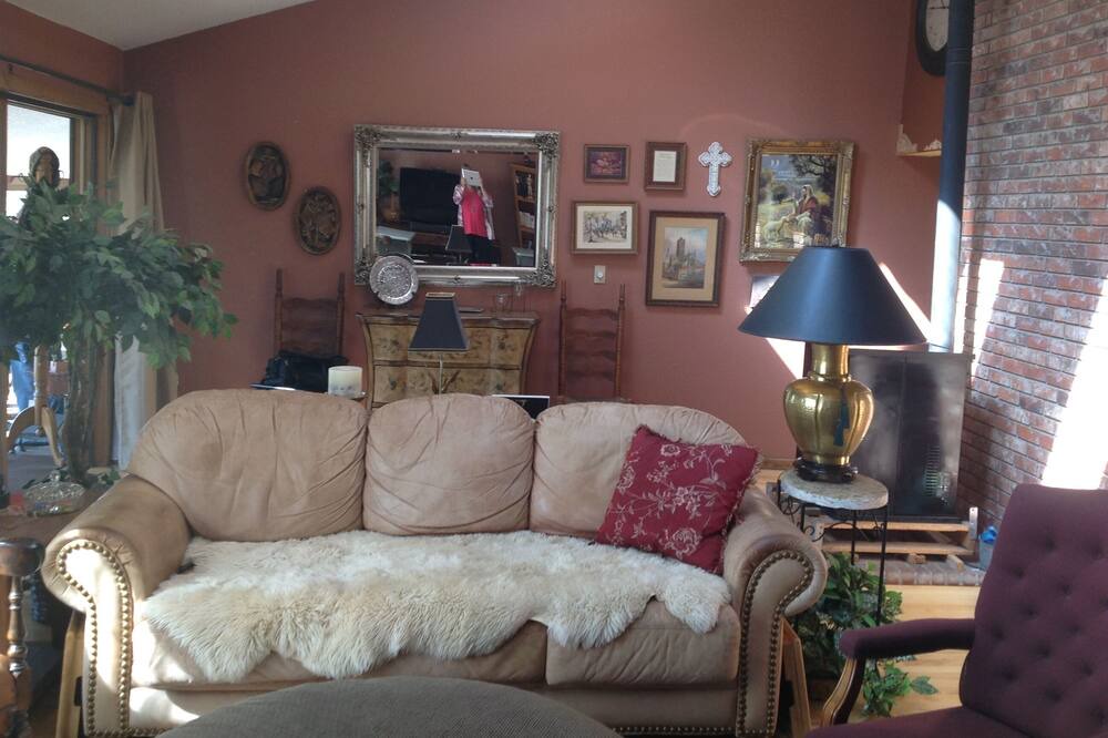 Photo of Livingroom in Divide