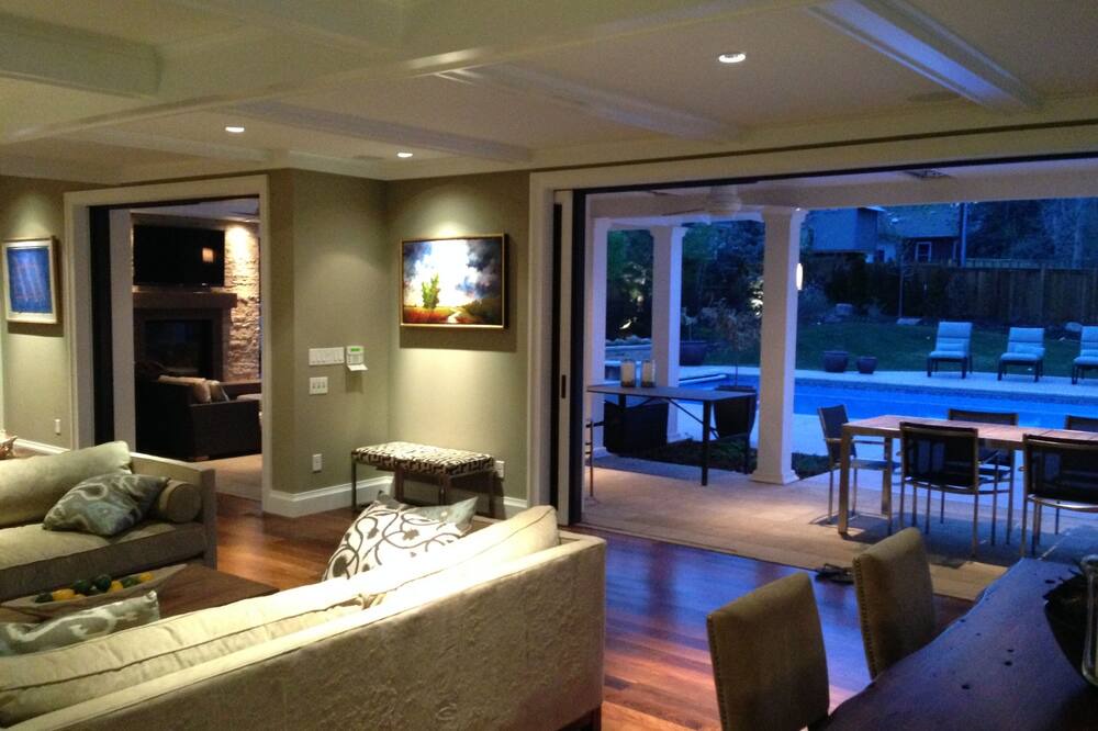 Photo of Livingroom in Newlands