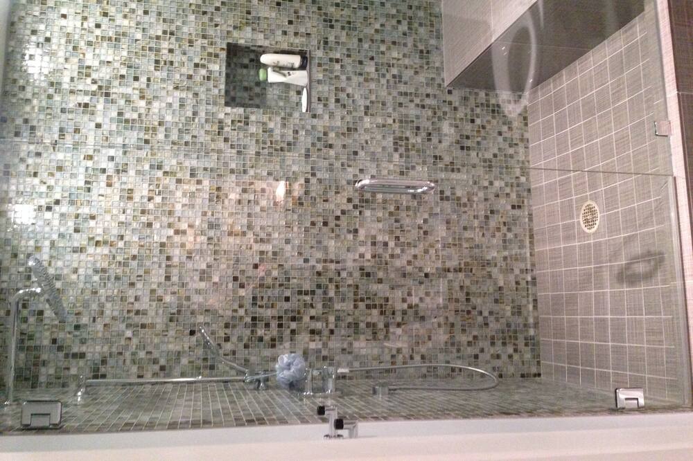 Photo of Bathroom in Newlands