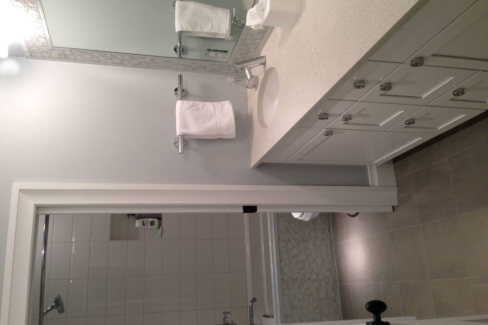 Photo of Bathroom in Newlands