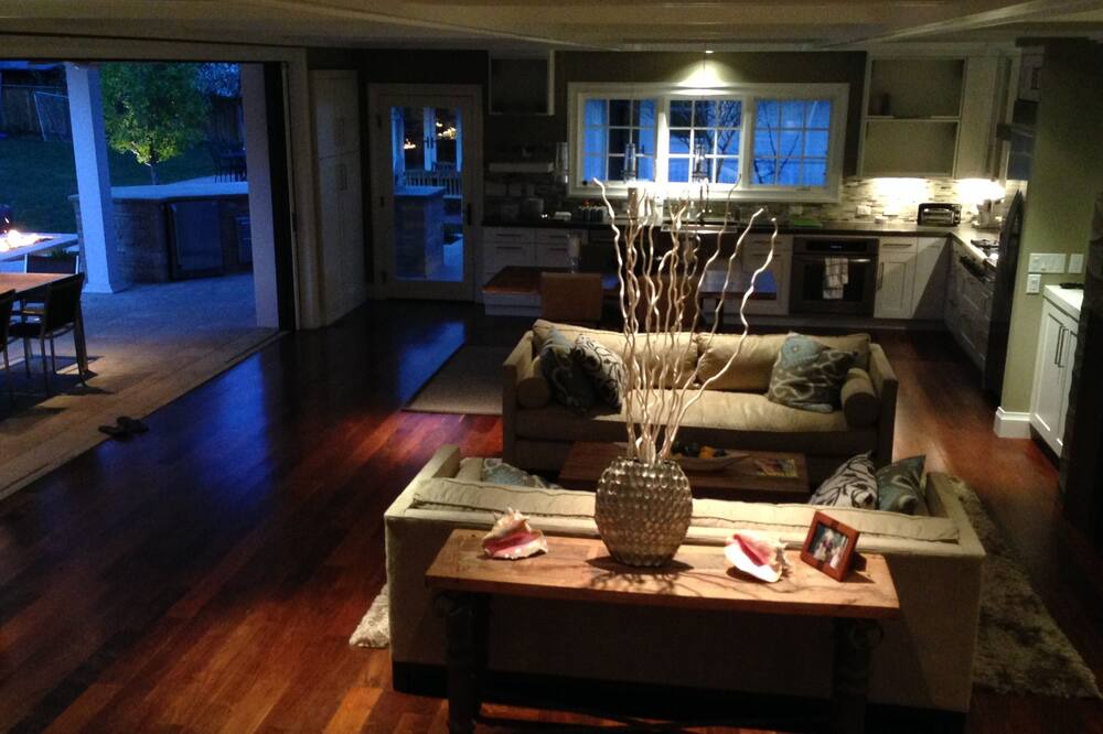 Photo of Livingroom in Newlands