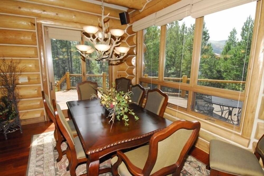 Photo of Livingroom in Breckenridge Heights