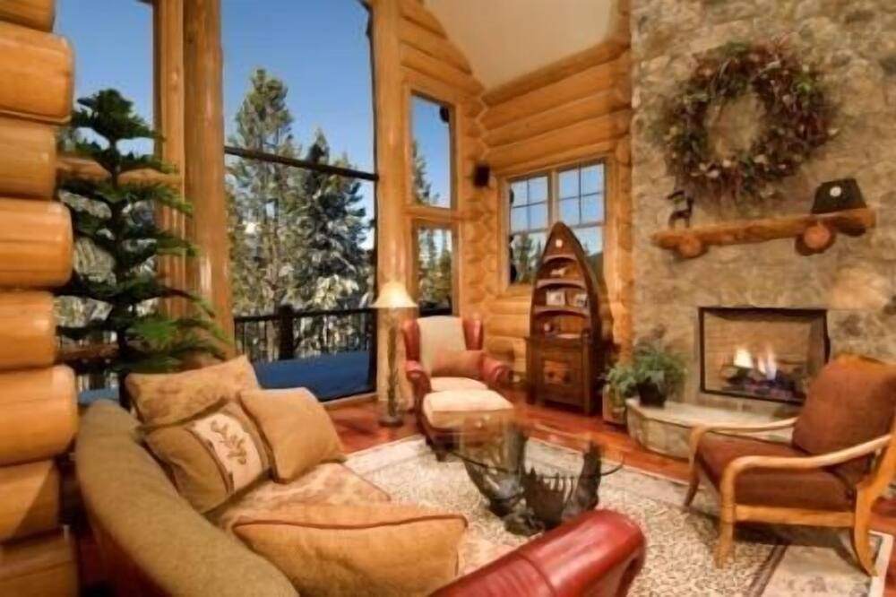 Photo of Livingroom in Breckenridge Heights