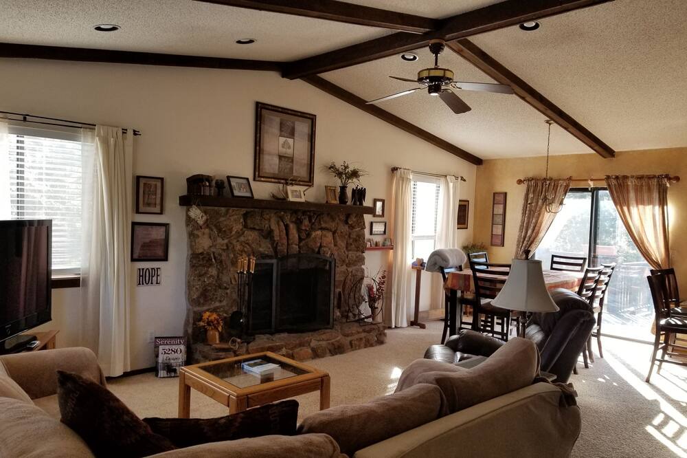 Photo of Livingroom in Kerr Gulch