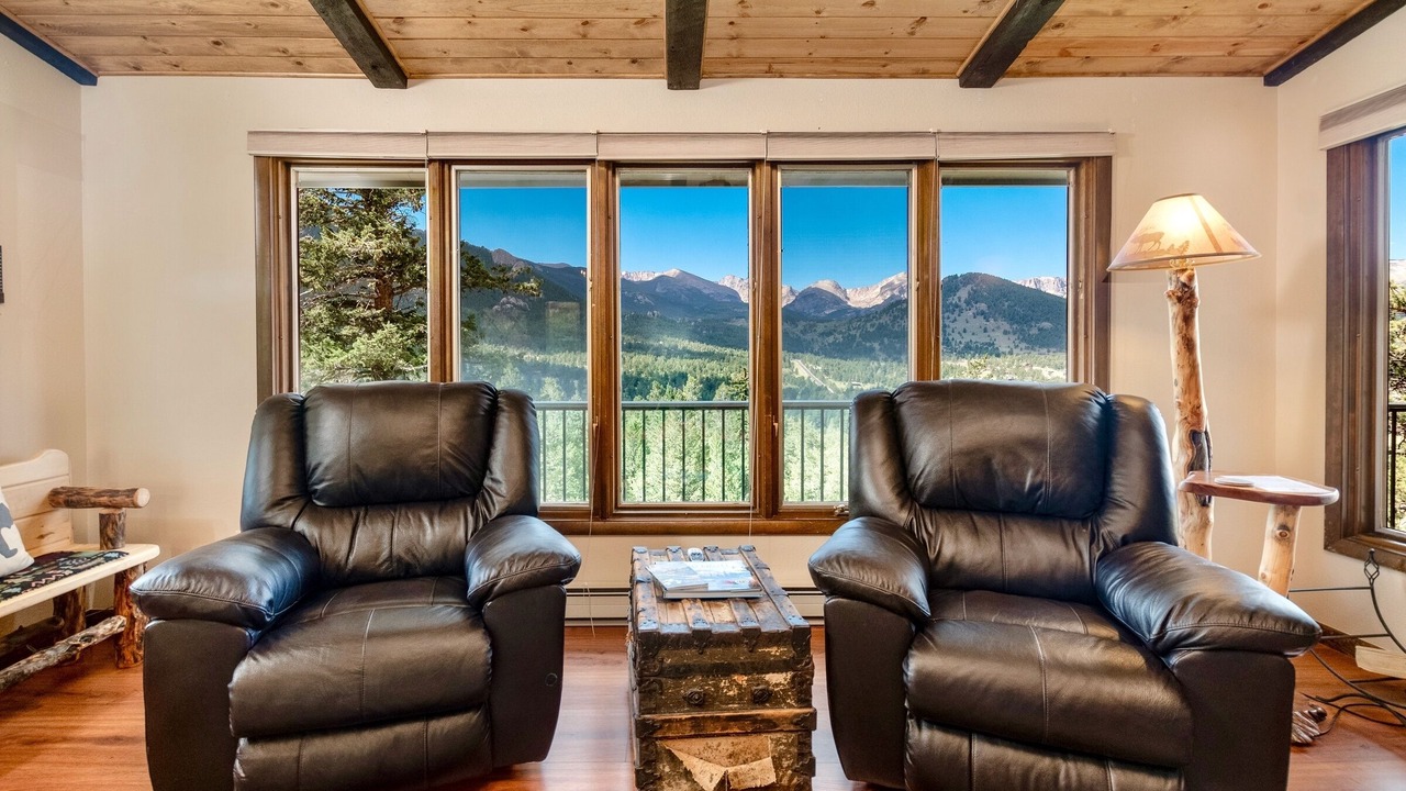 Photo of Livingroom in Windcliff Estates