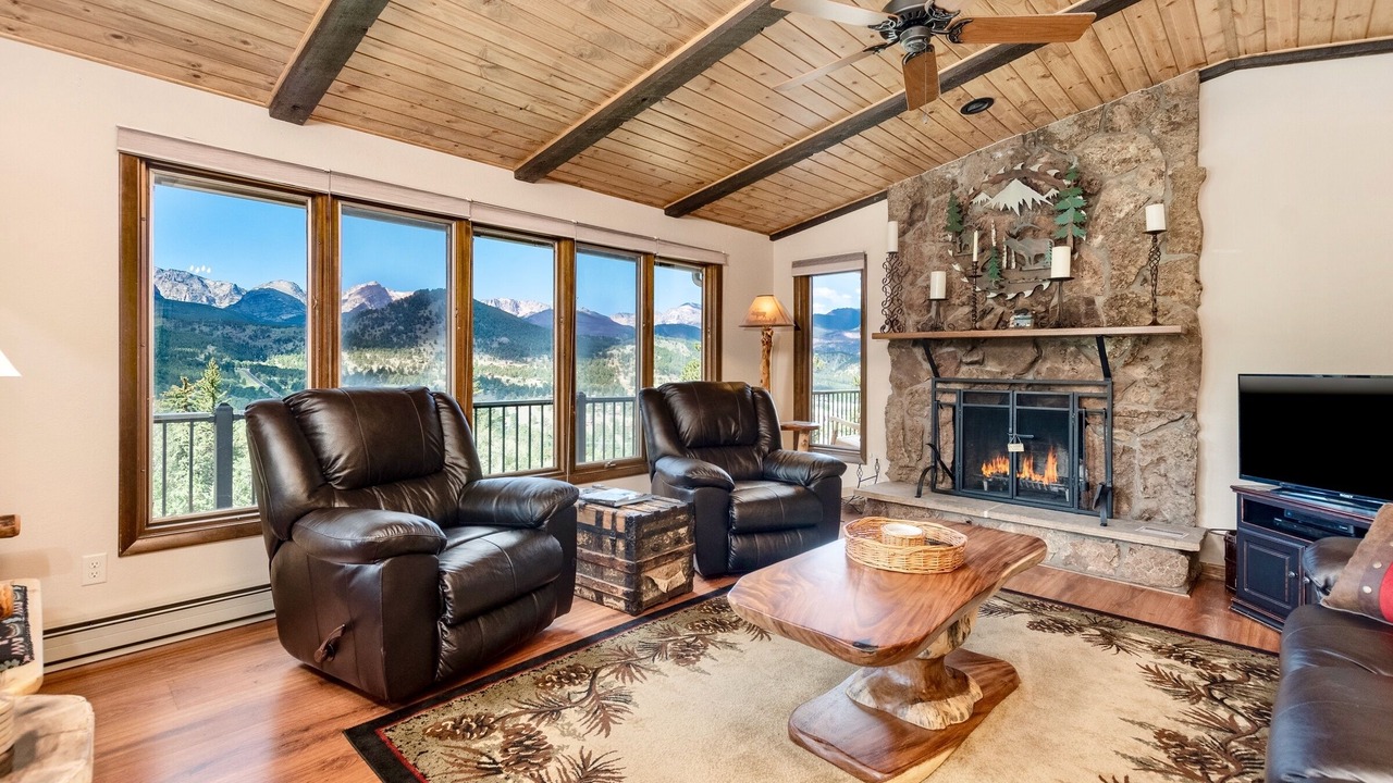 Photo of Livingroom in Windcliff Estates
