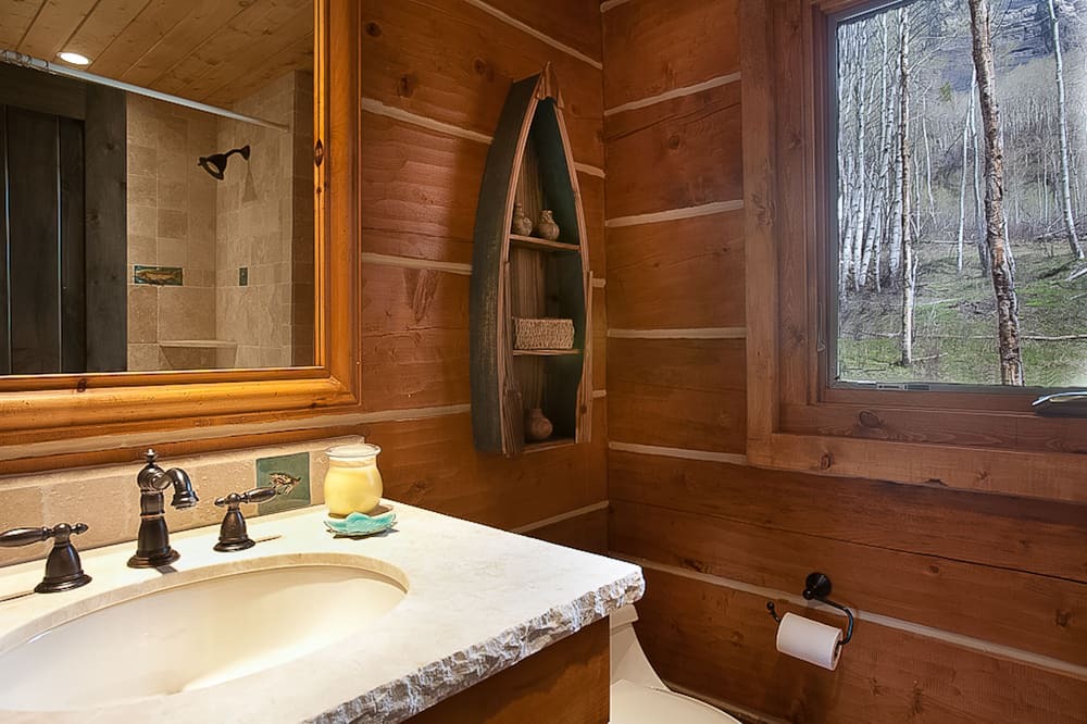 Photo of Bathroom in Carbondale