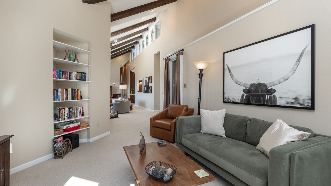 Photo of Livingroom in Windcliff Estates