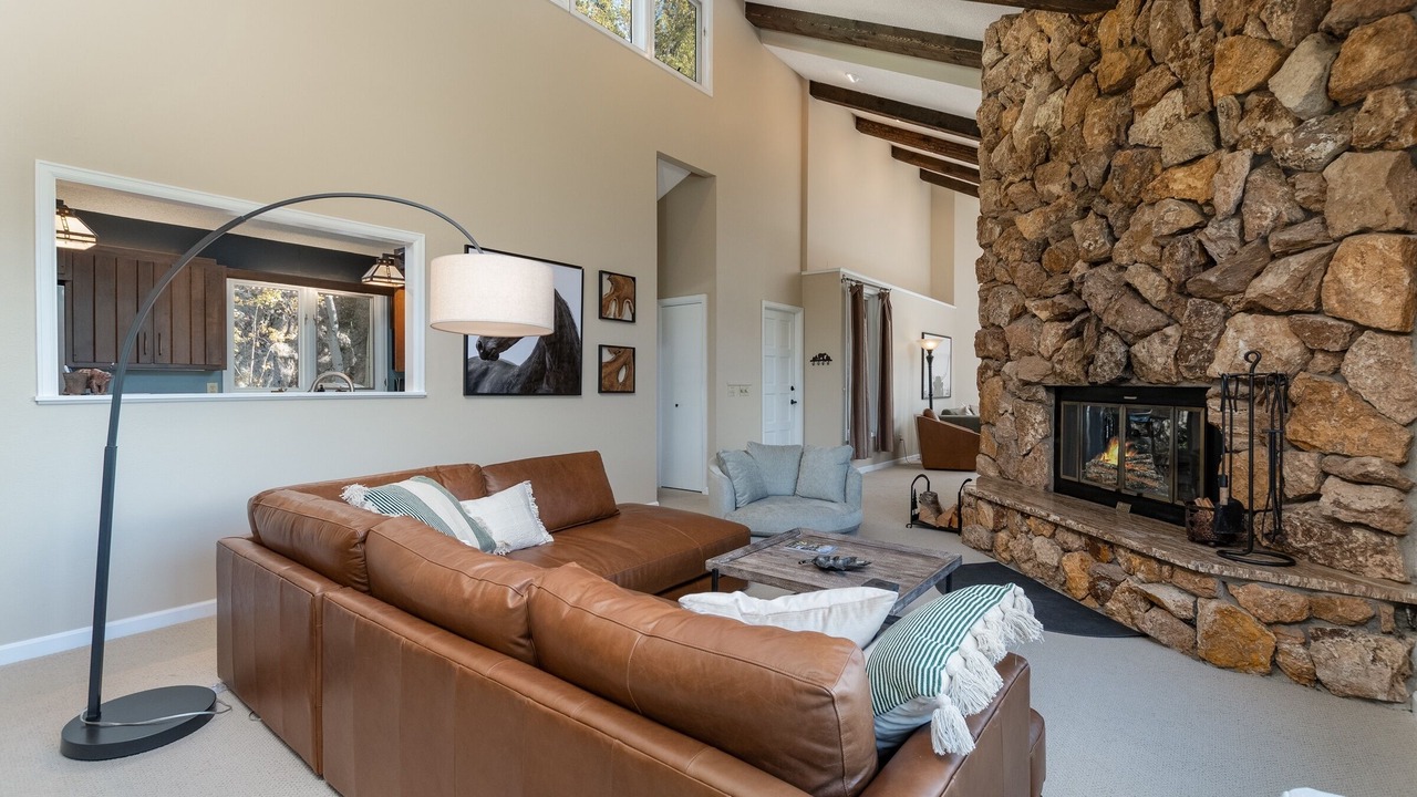 Photo of Livingroom in Windcliff Estates