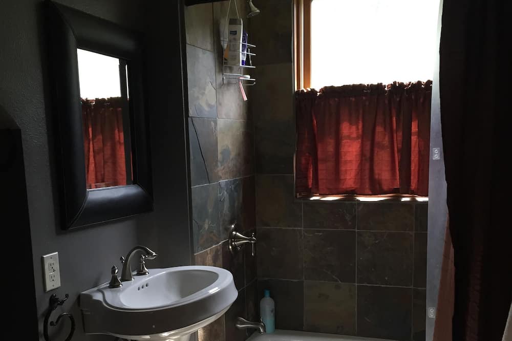 Photo of Bathroom in Grant