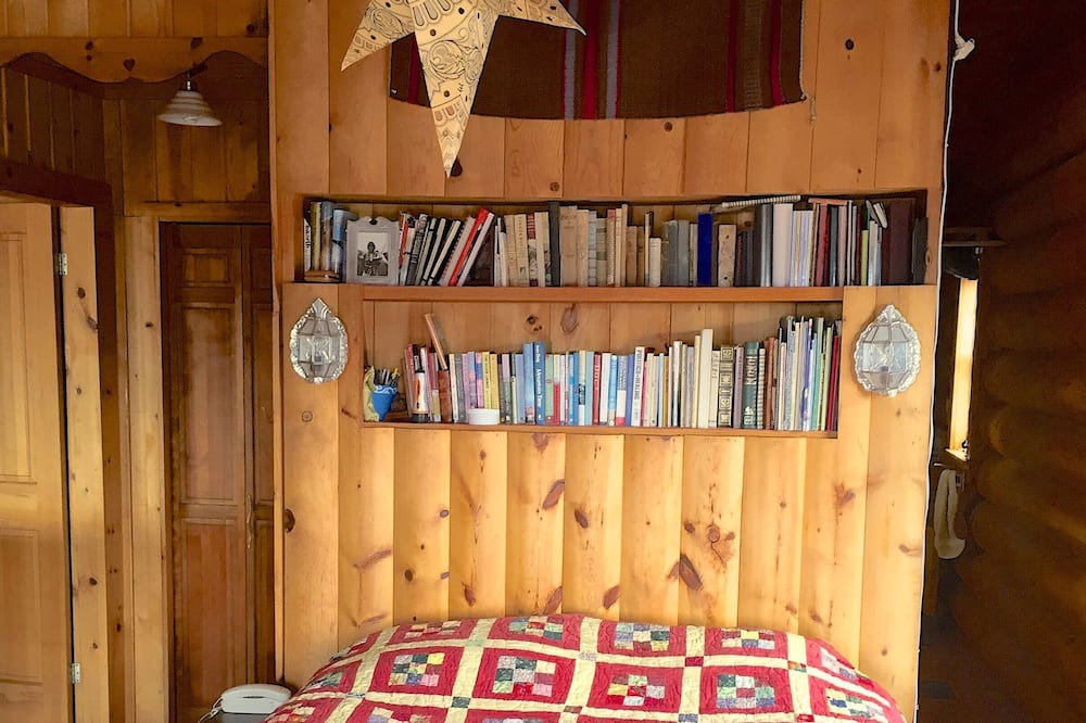 Photo of Bedroom in Missouri Heights