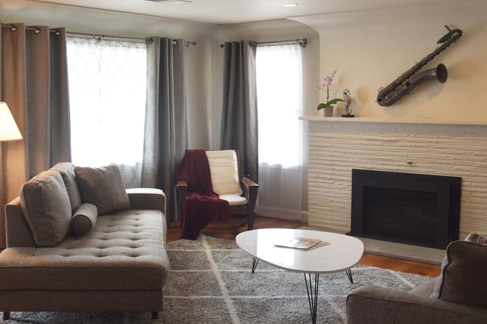 Photo of Livingroom in Old Town West